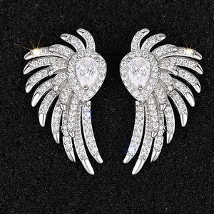 Orecchini a Perno con Ali d'Angelo per Donne, Gioielli Eleganti e alla Moda - Product Image 5