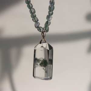 Liontin Kuarsa Phantom Hijau Langka untuk Kekayaan Penyembuhan Spiritual & Astrologi 100% Kristal Hantu Hijau Alami - Product Image 1