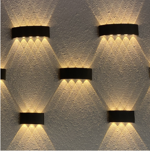 مصابيح حائط LED عصرية للبيع بالجملة، إضاءة داخلية مثبتة للمنزل وغرفة النوم بهيكل بلاستيكي - Product Image 2