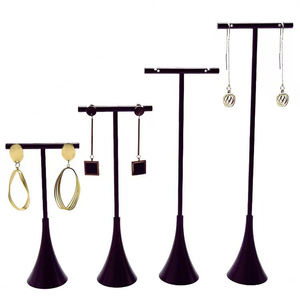 चेन लू लक्जरी काले टी-आकार के धातु कान रैक डिस्प्ले स्टैंड स्टड इयररिंग्स गहने भंडारण हेंगर अनुकूलन योग्य ओएम कोई लोगो नहीं - Product Image 1