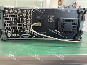 Rohde & Schwarz SME03 generatore di segnale 5kHz - 3GHz w/B4,B5,B8,B11 , 833863/001 YH1 - Product Image 5