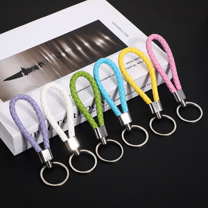 Precio al por mayor nuevos llaveros de cuerda de cuero PU tejidos a mano multicolores creativos colgantes de llave de coche - Product Image 2