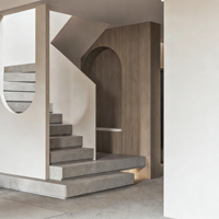 Escalier intérieur en spirale de haute qualité, garde-corps en verre, design moderne, acier, bois, pierre naturelle, installation en DIY pour appartement, hall