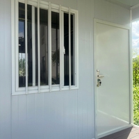Cabane portable de petite taille avec porte et fenêtre à auvent pour bureau de jardin ou poste de garde