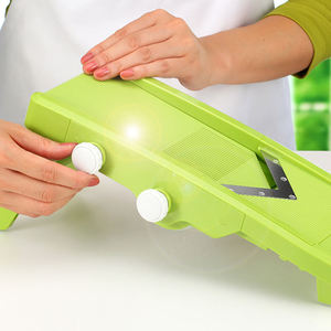 Trancheuse de cuisine manuelle ergonomique en acier inoxydable vert à prix abordable pour fruits, réglable, pour usage domestique - Product Image 1