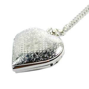 ساعات يد كوارتز بجيب منحوت من الفضة على شكل قلب مفرغ من نمط عتيق للزوجين من طراز قديم الطراز مع سلسلة من الكوارتز - Product Image 3