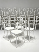 Chaise empilable en plastique blanc à dossier courbé, chaise pour hôtel, banquet, mariage, événementiel, vente en gros et location pour fêtes