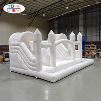 Château gonflable blanc avec double toboggan, château gonflable pour mariage et location pour fêtes