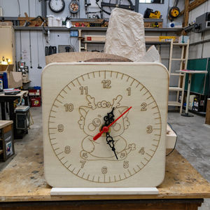 Reloj de madera pintado DIY con embrión blanco nuevo 2025, diseño de grafiti ecológico, Movimiento de Cinturón de <span class=keywords><strong>tiempo</strong></span> para jardín de infantes para niños - Product Image 4