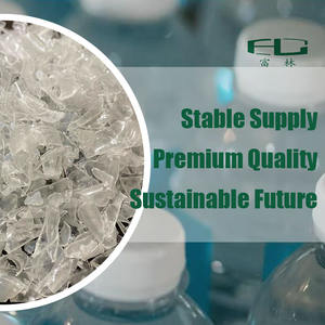 Flocons de PET recyclé 100% transparents lavés à chaud, déchets de bouteilles en plastique R-PET, matières premières en polyéthylène téréphtalate à vendre - Product Image 1