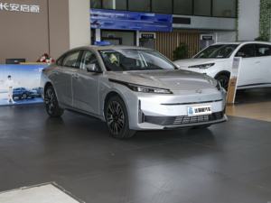 Changan NEVO A05 <span class=keywords><strong>Voiture</strong></span> Électrique à Charge Rapide, Véhicule à Énergie Nouvelle, Transmission Automatique, Traction Avant, Pneus R17, Caméra Arrière, Intérieur Sombre, Conduite à Gauche, À <span class=keywords><strong>Vendre</strong></span> - Product Image 2