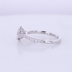 Anillo de Compromiso Clásico con Banda Pavé, Diamante Ovalado de 1.5ct, Corte D VS1, Certificado IGI, Oro Sólido de 10k/14k - Product Image 3