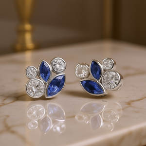 Orecchini a lobo in zaffiro, argento 925 placcato rodio, design floreale con incastonatura a castone, classici da donna per tutti i giorni - Product Image 2