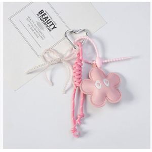 Llavero de Cuero PU Rosa con Hermosa Flor, Colgante para Bolso, Regalo para Niños, Bonito y Moderno Adorno para Bolso - Product Image 1