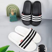 Pantoufles Plates d'Intérieur Extérieur en Gros, Sandales Décontractées Garçons et Hommes, Chaussures d'Été de Salle de Bain et de Maison pour Adolescents
