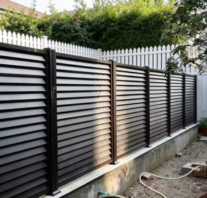 Panel de Cerca para Caballos con Marco de Aluminio Ecológico para Exteriores, con Plástico PVC, 4.5 pies de Altura, Privacidad Total para Granja, Jardín, Piscina, Casa de Mascotas - Product Image 1