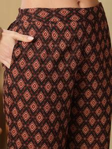 Kurta de algodón puro regular con estampado floral para mujer con pantalones y con Dupatta producto a granel personalizado para mujer - Product Image 2