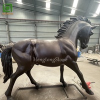 Statue de cheval en bronze décorative personnalisée Sculpture de cheval en laiton de couleur marron