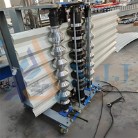 Venta caliente de fábrica Vertical Trapezoidal Corrugado Metal Hoja de acero Prensado Curvado Teja Máquina formadora de rollos