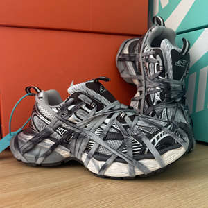 Chaussures Chunky Lumineuses Tendance Rétro Décontractées Hiver Luxe Designer Balen3xl Haute Qualité Personnalisées OEM pour Femmes et Hommes - Product Image 2