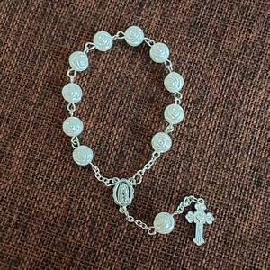 Pulsera de Rosario con Cuentas de <span class=keywords><strong>Perlas</strong></span> ABS Doradas o Plateadas con Mini Cruz para Recién Nacidos - Product Image 2