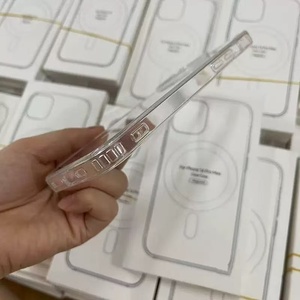 Mejor Precio al por Mayor para Fundas de Teléfono Móvil con Carga Inalámbrica Magnética Transparente de TPU + Acrílico para <span class=keywords><strong>iPhone</strong></span> X, <span class=keywords><strong>11</strong></span>, 13, 14, 15, 16 Plus, 17 <span class=keywords><strong>Pro</strong></span> <span class=keywords><strong>Max</strong></span> - Product Image 4