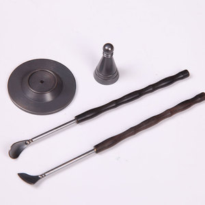 Ensemble d'outils de cérémonie d'encens pour débutants avec manche en ébène, comprenant une cuillère à encens, un grattoir à cendres et un outil pour la purification. - Product Image 4