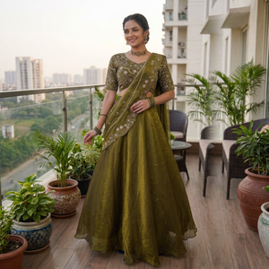 Ensemble Lehenga Choli en soie vert olive pour femmes, avec chemisier brodé et dupatta, tenue traditionnelle indienne pakistanaise pour mariage - Product Image 1