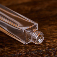 Flacons pulvérisateurs carrés en verre transparent de 10 ml de haute qualité avec finition givrée et impression sérigraphique pour cosmétiques