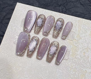 Uñas postizas moradas hechas a mano de alta calidad con efecto ojo de gato en gel satinado, desmontables. - Product Image 1