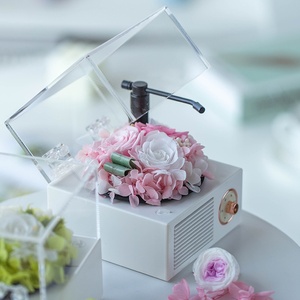 Gramophone Bluetooth avec fleur éternelle rotative, haut-parleur blanc, cadeau d'anniversaire pour petite amie, épouse, Saint-Valentin, commémoration - Product Image 3