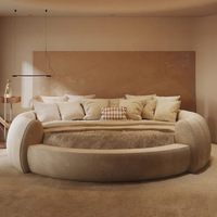 Lit rond rotatif de luxe moderne italien en crème gonflée, matelas king size, cadre de lit rond en senna doux et luxueux
