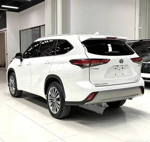 Voiture d'occasion Toyota Highlander 2.5L hybride AWD Knight Edition 2023 |   Blanc |   Toit ouvrant panoramique |   7 places - Product Image 4