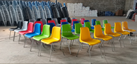 Chaise d'école empilable robuste, chaise d'étudiant moderne en plastique avec pieds en métal pour salle de formation universitaire