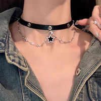 Collier ras-du-cou pour femme en cuir PU, style papillon sportif et élégant, avec chaîne serpent double couche au design original
