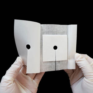 แผ่นแปะแผลรูปตัว C มีกาวในตัว9*10ซม. สำหรับท่อระบายน้ำทางการแพทย์ท่อสายสวนตรึงการฟอกไตทางช่องท้อง - Product Image 2