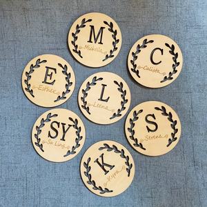 Aimant de réfrigérateur en <span class=keywords><strong>bois</strong></span> gravé sur mesure ouvre-bouteille cadeau de mariage personnalisé pour les invités pour les rassemblements de cuisine et les fêtes - Product Image 2