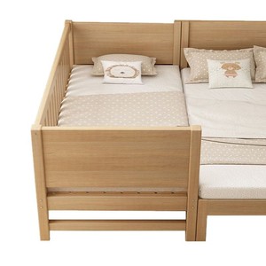Cama Modular Infantil de Madera Maciza con Barandilla Alta, Tamaño Individual, Diseño Moderno y Simple para Niños y Bebés - Product Image 1