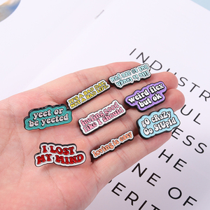 Pin Metálico Esmaltado con Frases Divertidas Personalizadas, Estilo GO Crazy Love Is Easy, para Hombres y Mujeres, Accesorios <span class=keywords><strong>de</strong></span> Joyería, Regalos - Product Image 6
