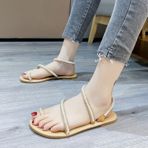 Sandales plates élégantes pour femmes avec décorations en perles, anneau d'orteil et bride de cheville, chaussures décontractées d'été pour les vacances - Product Image 1