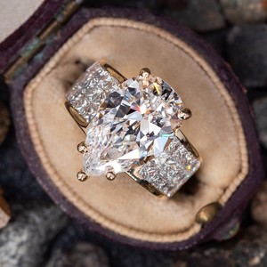 Anello dal Design a Goccia di Pera, Anello Semplice da Dito per Donne - Product Image 1