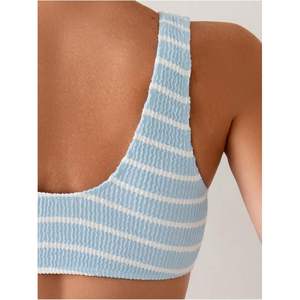 ชุดบิกินี่ผู้หญิงลายทาง คอวี เอวสูง แบบสองชิ้น ผ้าสแปนเด็กซ์โพลีเอสเตอร์ยืดหยุ่น ดีไซน์เว้าลายเกลียว - Product Image 3