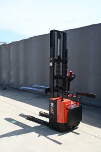 Precio de fábrica HELI 1,6 T 2,0 T Apilador eléctrico de pie 3M 3,5 m Carretilla elevadora 4400lbs Elevador de paletas con plataforma para la venta - Product Image 5