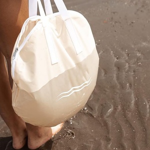 Colchón de Agua de PVC Grande y Elegante para Niños con Bolsa de Transporte y Sombrilla para Actividades en la Playa y la Piscina - Product Image 6