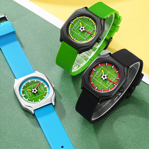 Montre sport à thème football avec logo personnalisé <span class=keywords><strong>pour</strong></span> événements mondiaux de football, conception de terrain OEM ODM, montre à quartz avec bracelets interchangeables - Product Image 2