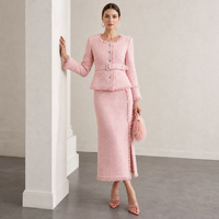 Ensemble tailleur tweed deux pièces pour femme, rose, avec veste peplum à franges en bouclé et jupe midi fendue taille haute, sans col