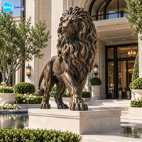 Sculpture de lion majestueux en bronze, moulage à la cire perdue, statue animale personnalisée, décoration d'entrée pour villa, hôtel, place publique, jardin, cour.
