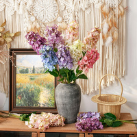 Bunga Lilac Delphinium Buatan Grosir, Tangkai Bunga Sutra Larkspur, Semprotan Bunga Hydrangea Palsu Realistis untuk Dekorasi Vas dan Meja