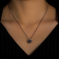 Collier pendentif en forme de cube de Rubik en moissanite noire de 8*8 mm, argent sterling S925, collier élégant pour femmes, vente en gros d'usine