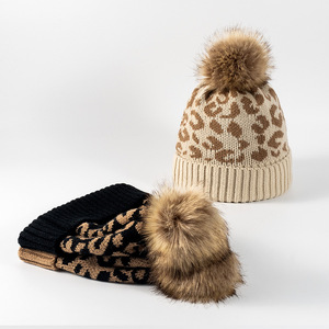 Fabricant Personnalisé Votre Propre Logo Pom Pom Beanie Hiver Chaud <span class=keywords><strong>Bonnet</strong></span> Tricoté Chapeau à revers Jacquard Beanie - Product Image 3